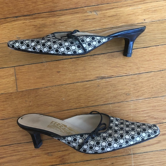 Vintage Ferragamo kitten heels - Picture 2 of 6